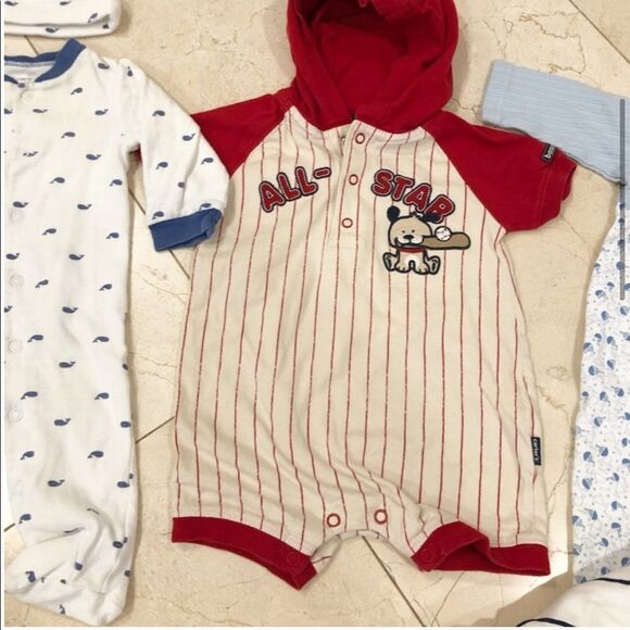 Bundle of onesies and matching hats - Picture 3 of 10